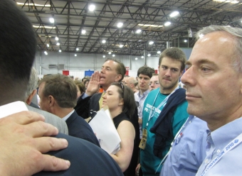 Lamont shouts to delegate Lamont shouts to delegate