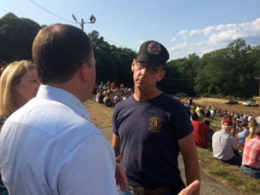 John P. McKinney talks to Wayne Lanham in Lebanon.