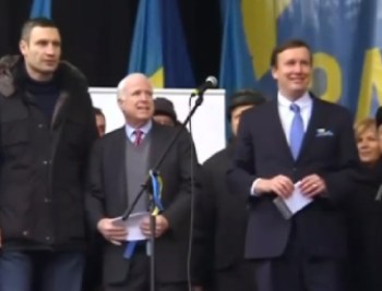 Sen. Chris Murphy, right, in Ukraine with Sen. John McCain.