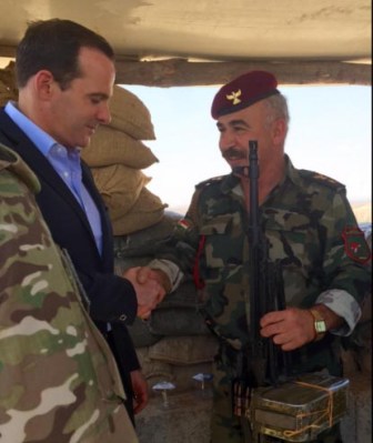 McGurk meeting with a Peshmerga fighter battling ISIL in Iraq near Gwer.