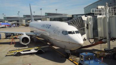 A United Airlines Boeing 737 at Bradley International Airport in Windsor Locks