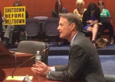Evan Bayh, the co-chair of an advocacy group funded by the nuclear power industry, makes a pitch for the importance of nuclear power. A spectator demurs.
