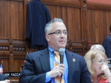 Vincent Candelora, R-North Branford, speaks against the budget.