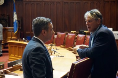 Senate Majority Leader Bob Duff consulting with a deputy GOP leader, Kevin Witkos.