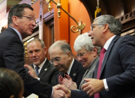 Gov. Dannel P. Malloy, left, shakes hands with State Senate Republican Leader Len Fasano. With them, for left are new House speaker joe Aresimowicz, Senate President Pro Tem Martin Looney and Lt. Gov. Nancy Wyman.