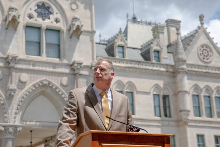 Citizens’ group seeks to force gubernatorial debate on property tax
