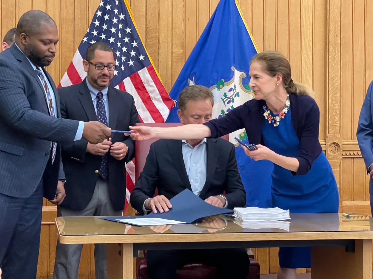 After vetoes on housing and labor, Lamont tries to make amends