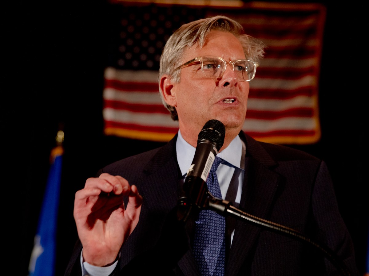 El candidato Republicano a Gobernador Bob Stefanowski se dirige a los delegados en la Convención Republicana en Foxwoods, el 6 de mayo de 2022.