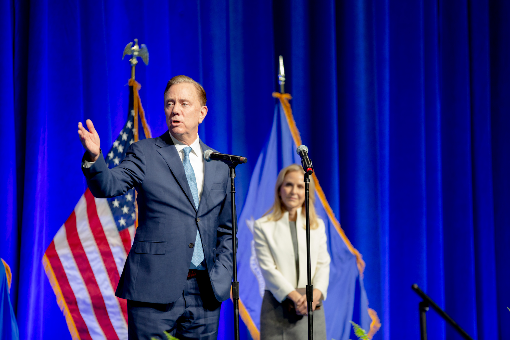 El Gobernador Ned Lamont da su discurso inaugural.
