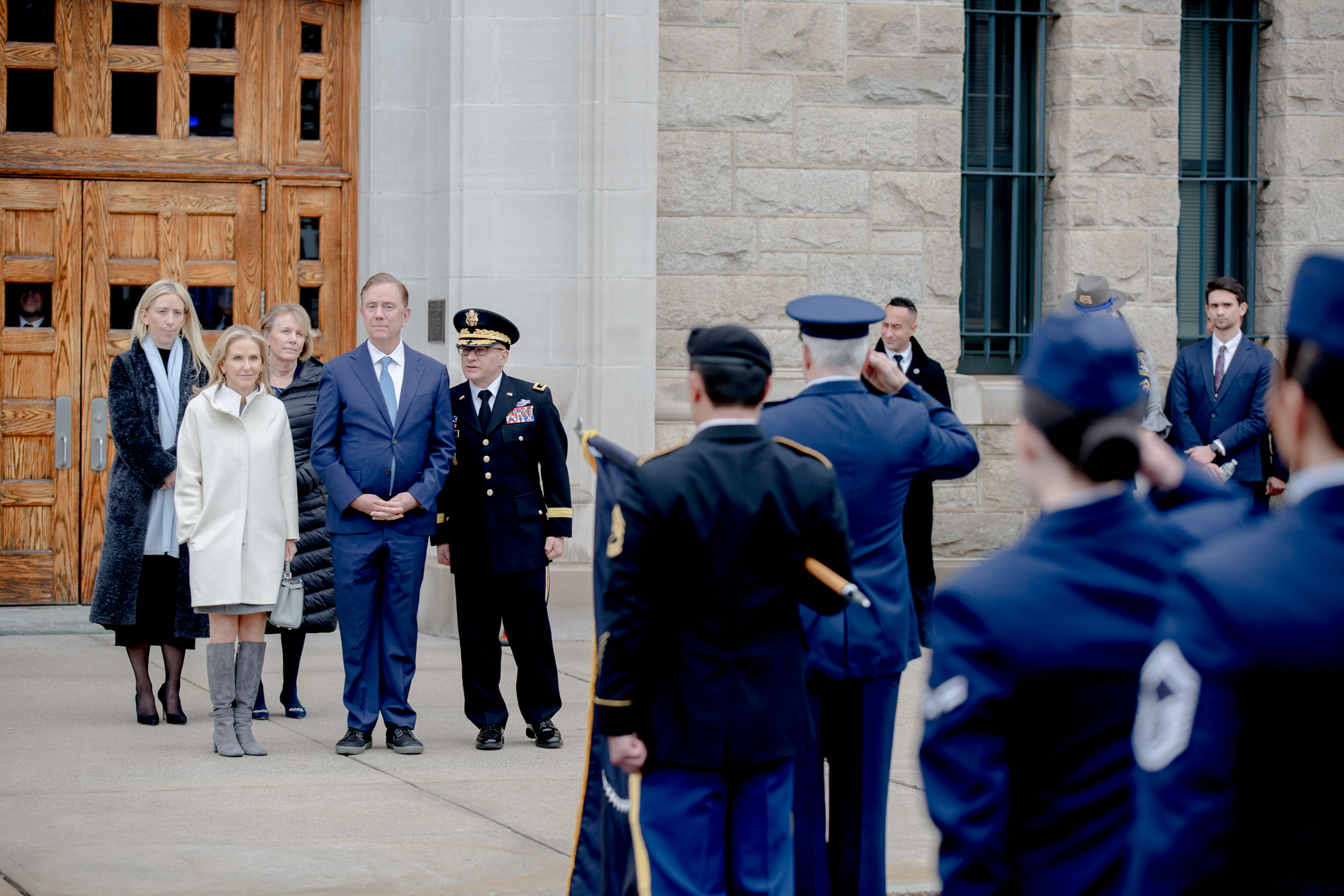 El Gobernador Ned Lamont y la Primera Dama Ann Lamont después de la ceremonia de inauguración el 4 de enero de 2023.