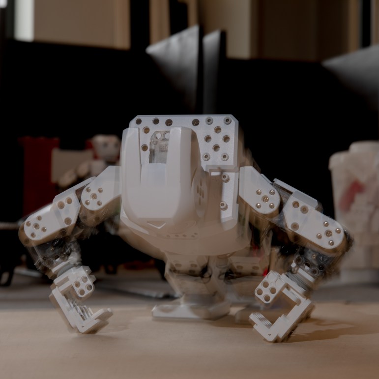 A robot made by a South Korean company called Robotics shows push ups. The robot is used to teach basic concepts of robotics and programming to freshman and sophomore robotics students at the University of Students.