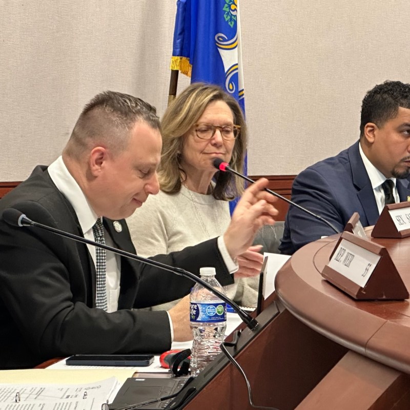 Jobless benefits for strikers in CT? Idea dividing labor committee