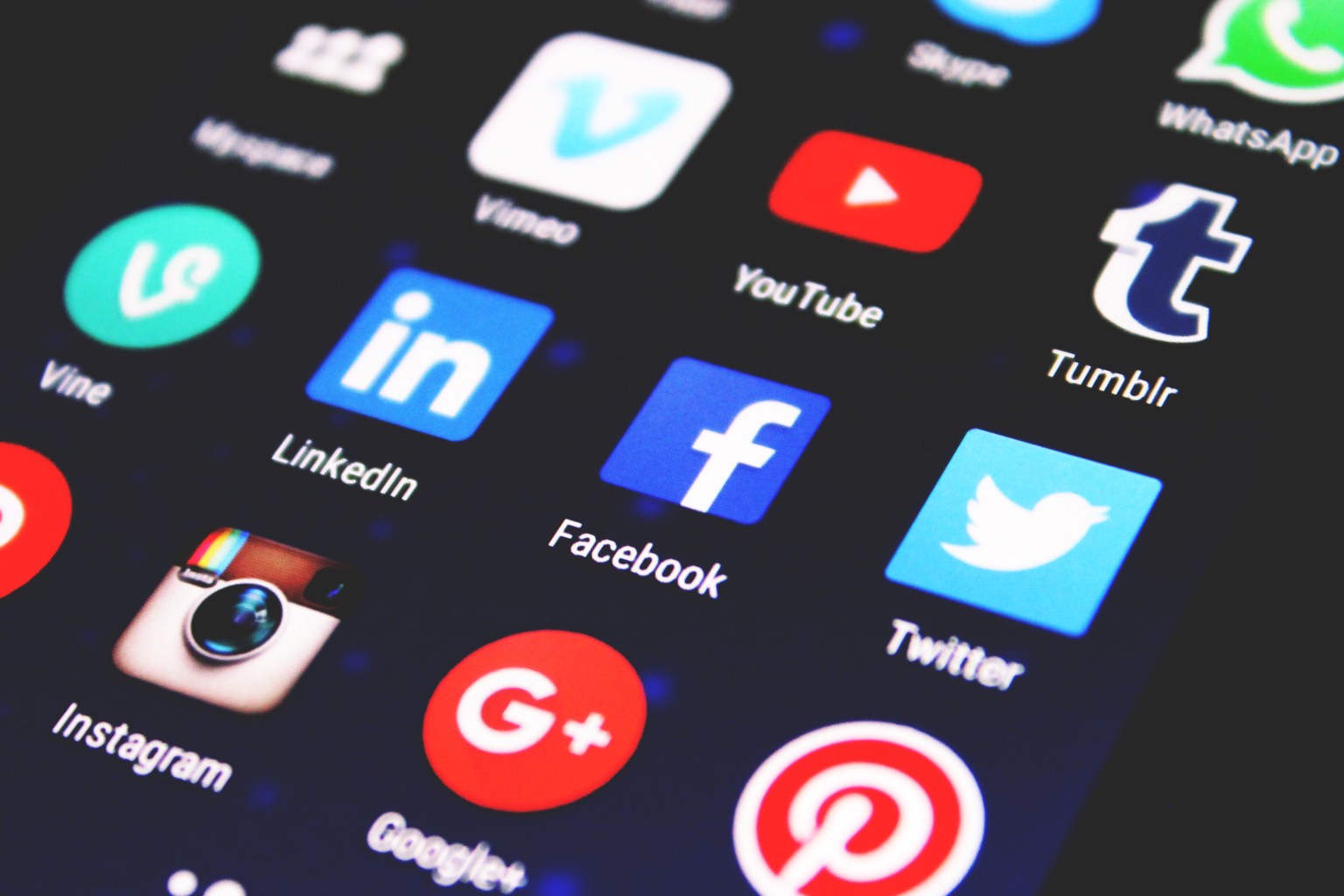 Opinion The dark side of social media(01)
