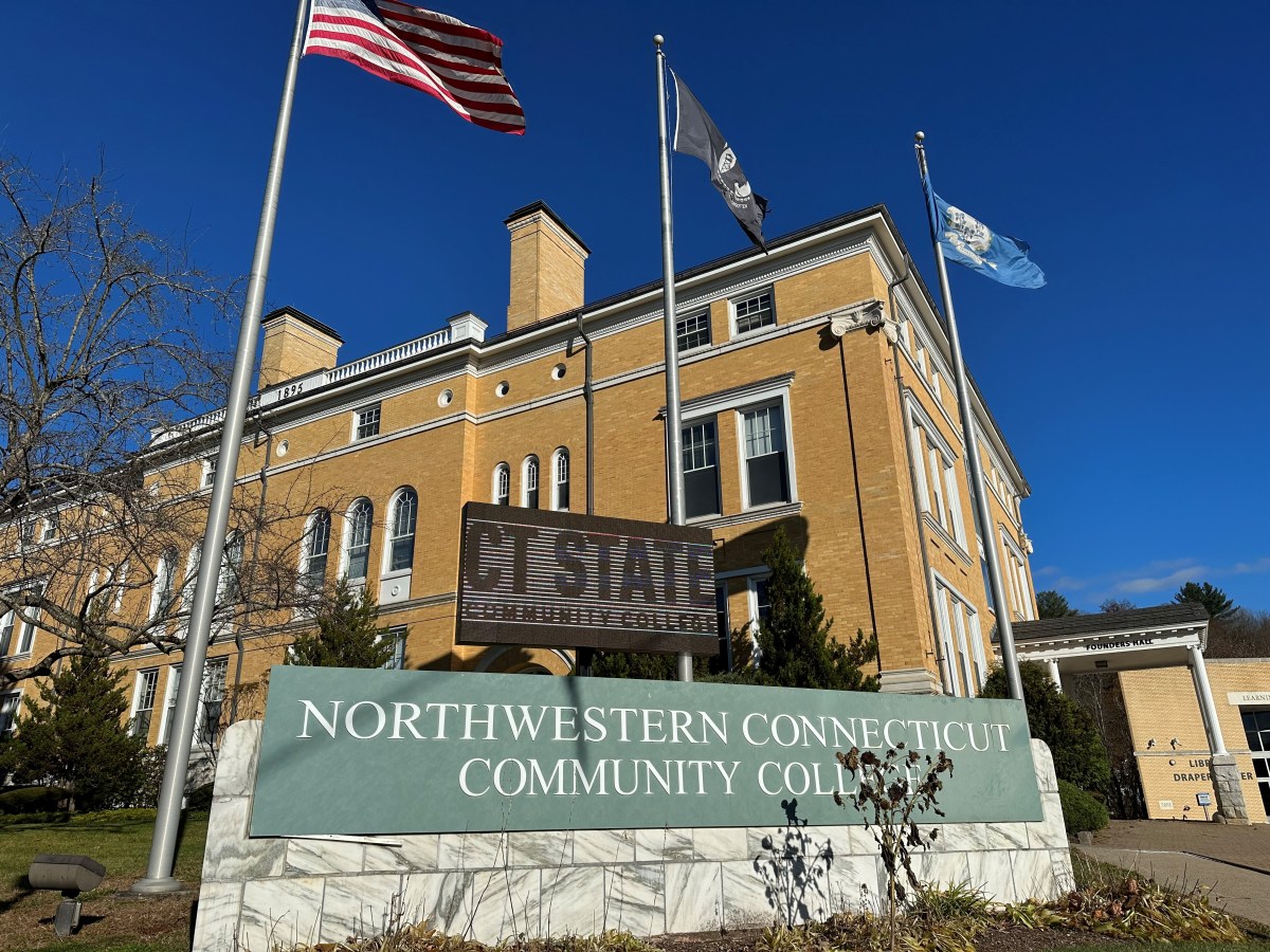 Do pre-COVID students qualify for free CT community college tuition aid?