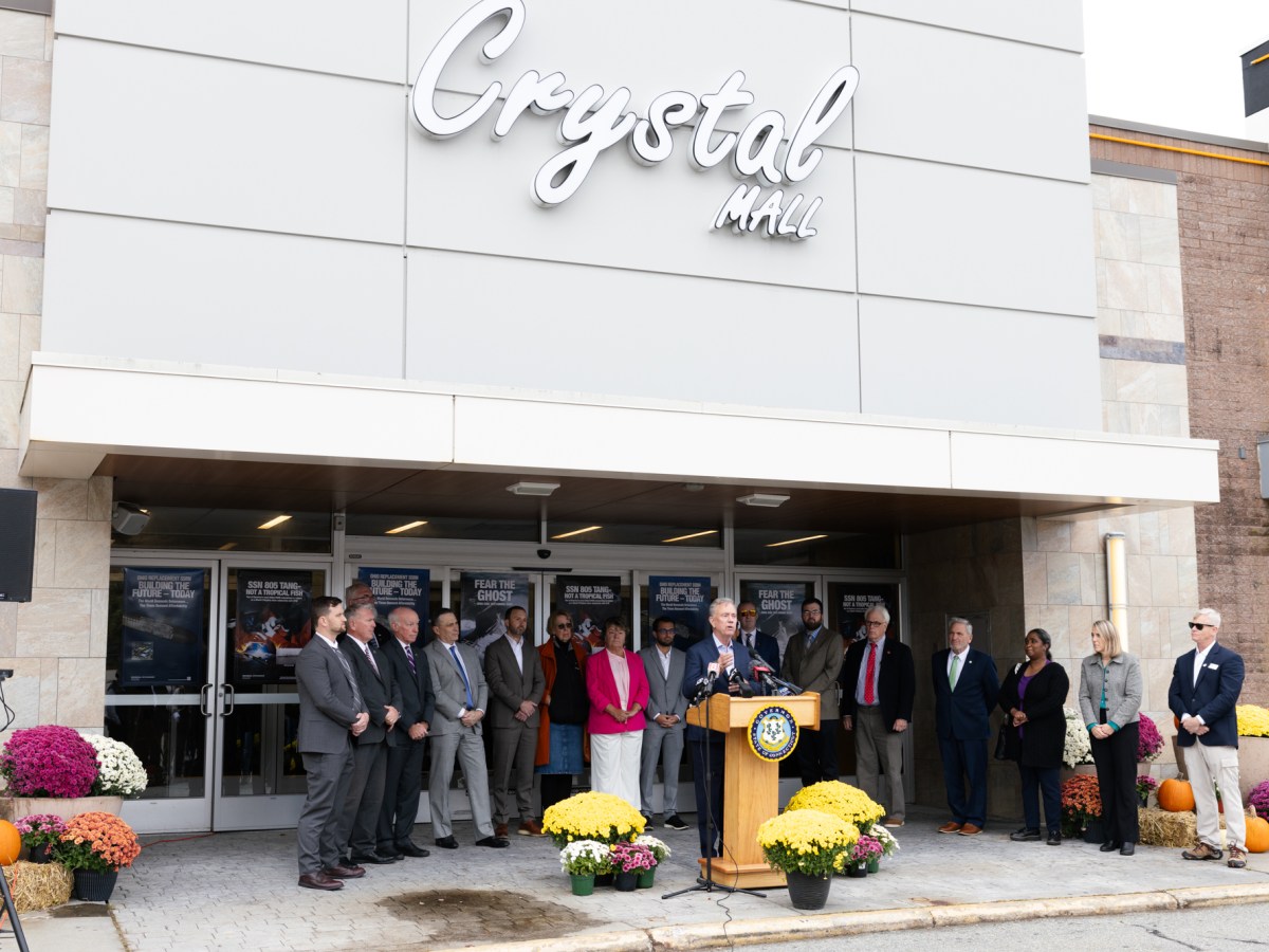 Mostly dead Crystal Mall tries on something new: nuclear sub manufacturing