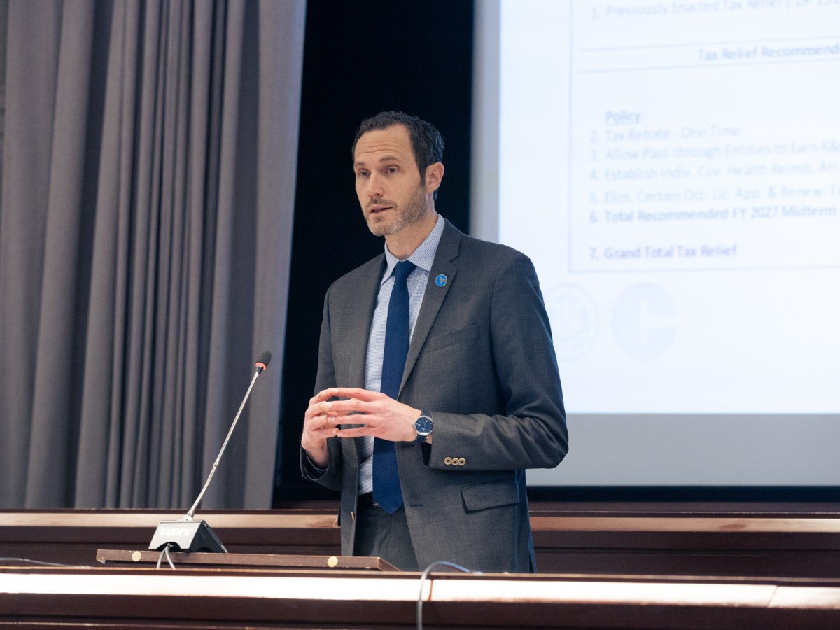 Lawmakers spar with Lamont administration over tax rebate plan