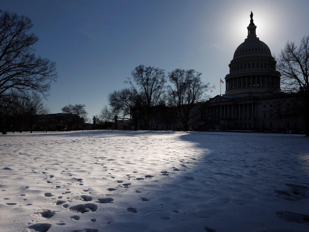 Murphy, Larson, Himes to skip State of the Union address for rally