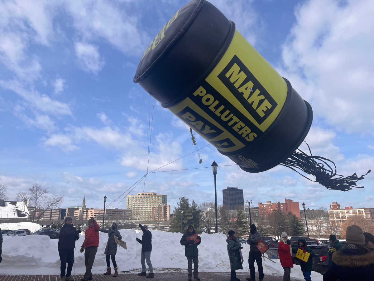 CT lawmakers pitch ‘superfund’ bill targeting fossil fuel industry