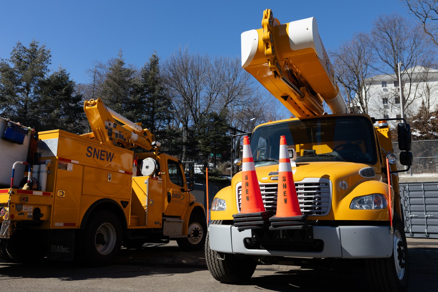 How much does electricity cost at CT's municipal utilities?