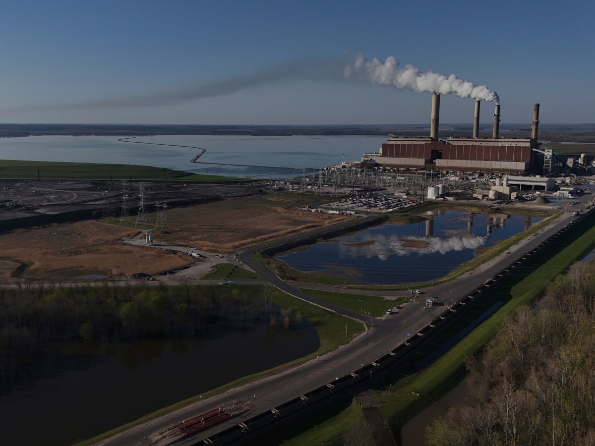 Trump is forcing coal plants to stay open. It could cost customers billions