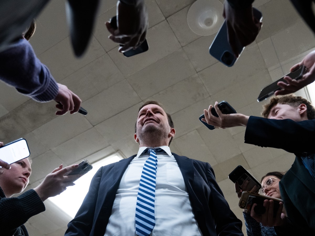 Sen. Chris Murphy vows to stall Senate business until war in Iran is addressed