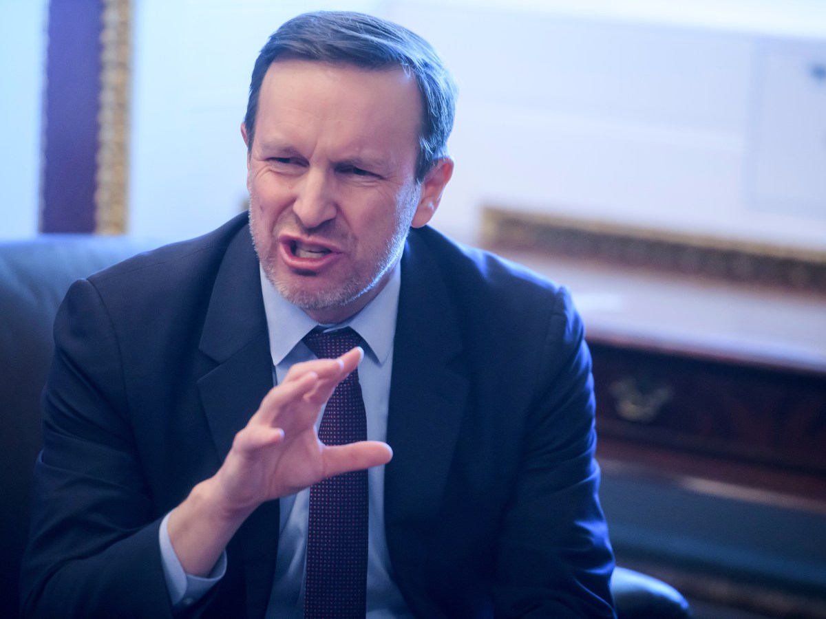 Murphy forces war powers vote as Iran conflict persists