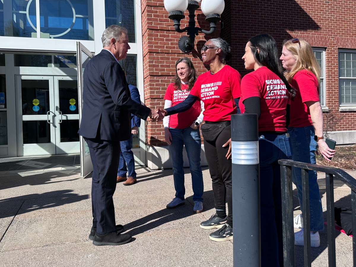 Lamont would ban sales of handguns convertible to machine guns