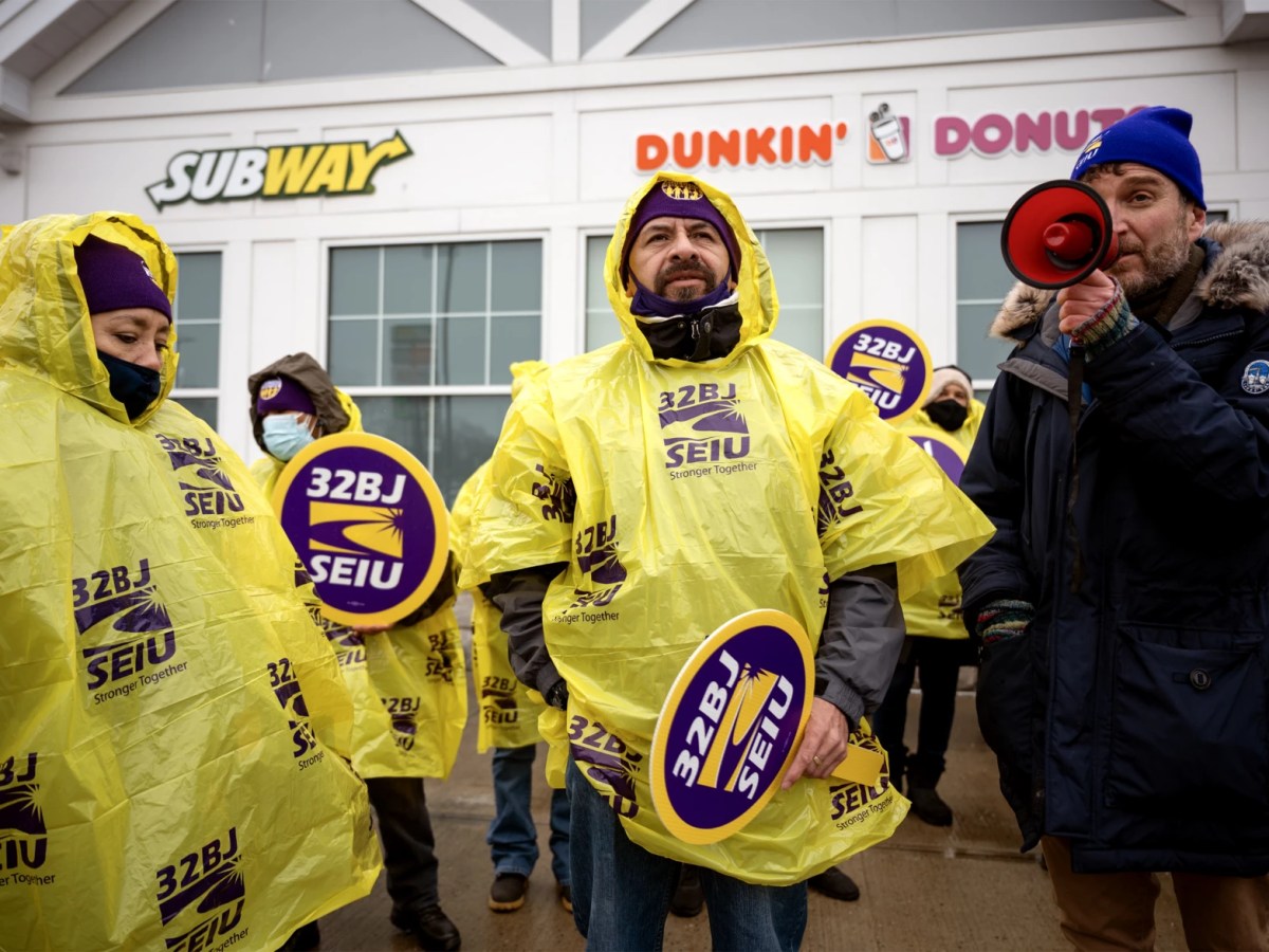 Fast food workers at CT service plazas secure landmark union contract