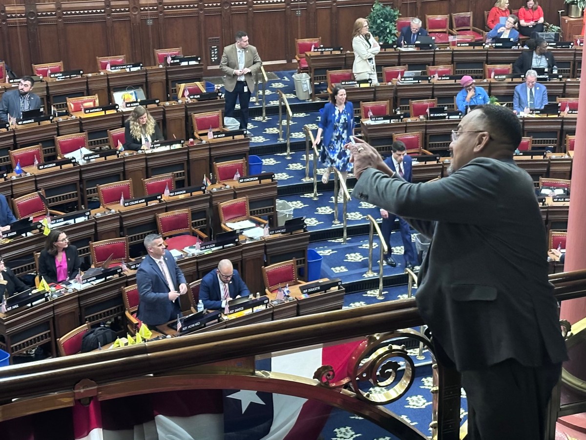 CT House manages bipartisan passage of revised labor bill