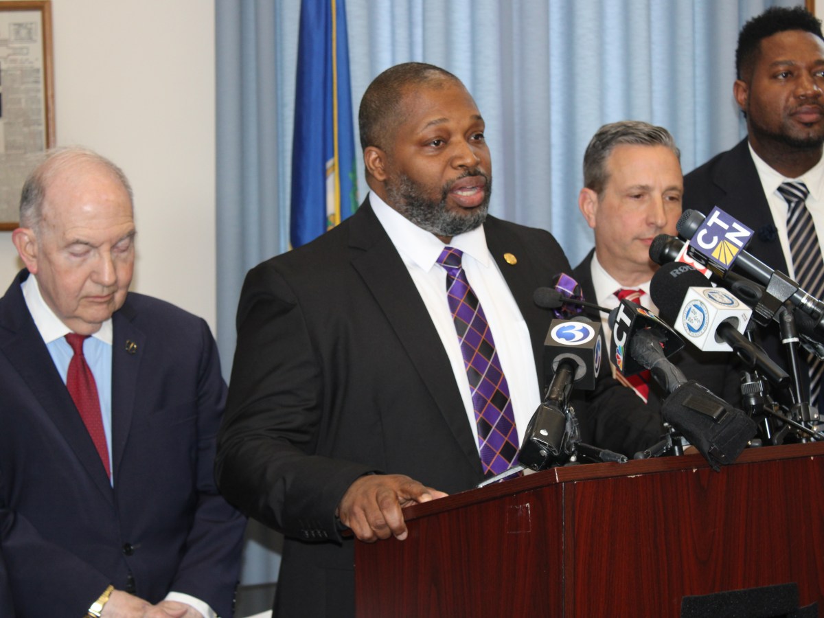 CT Senate poised to pass bill limiting federal immigration actions