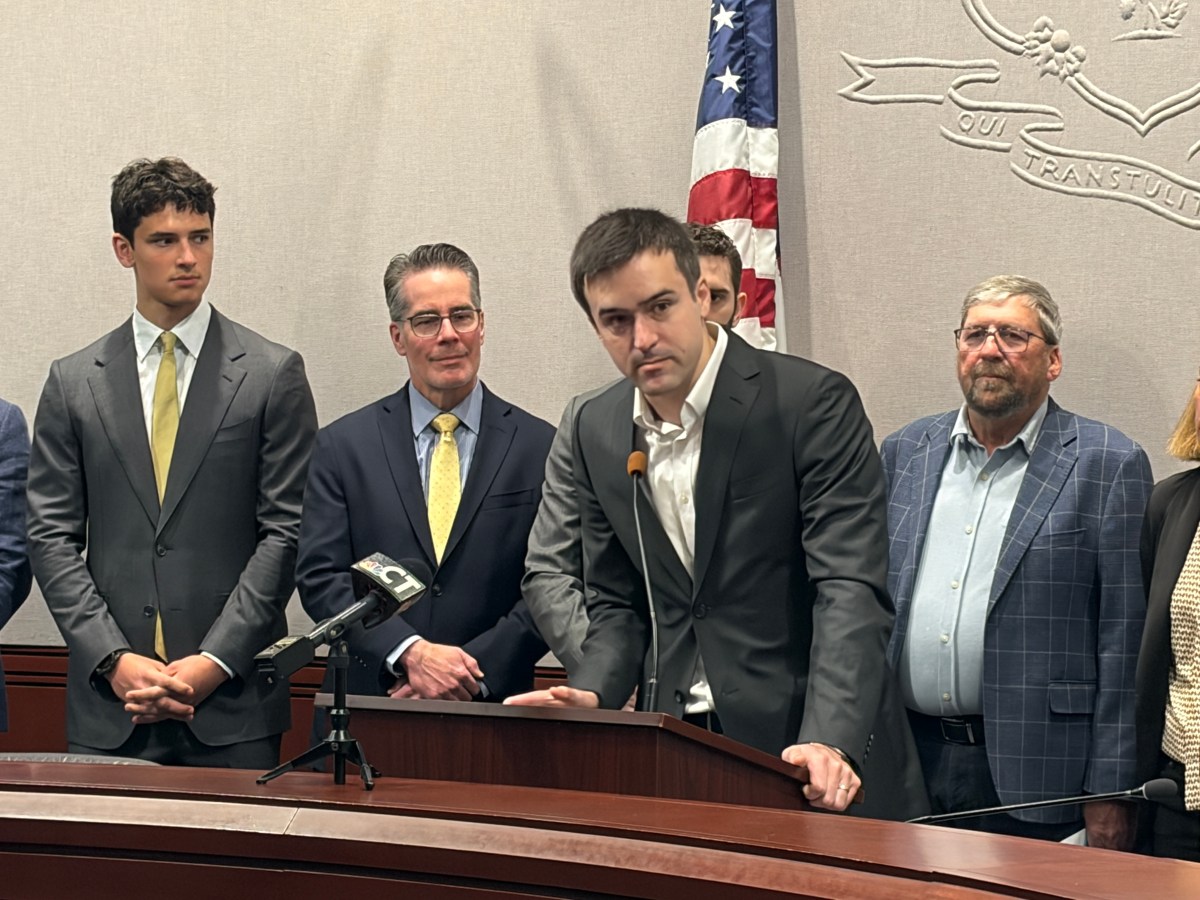 CT leaders call on Lamont to continue microtransit funding