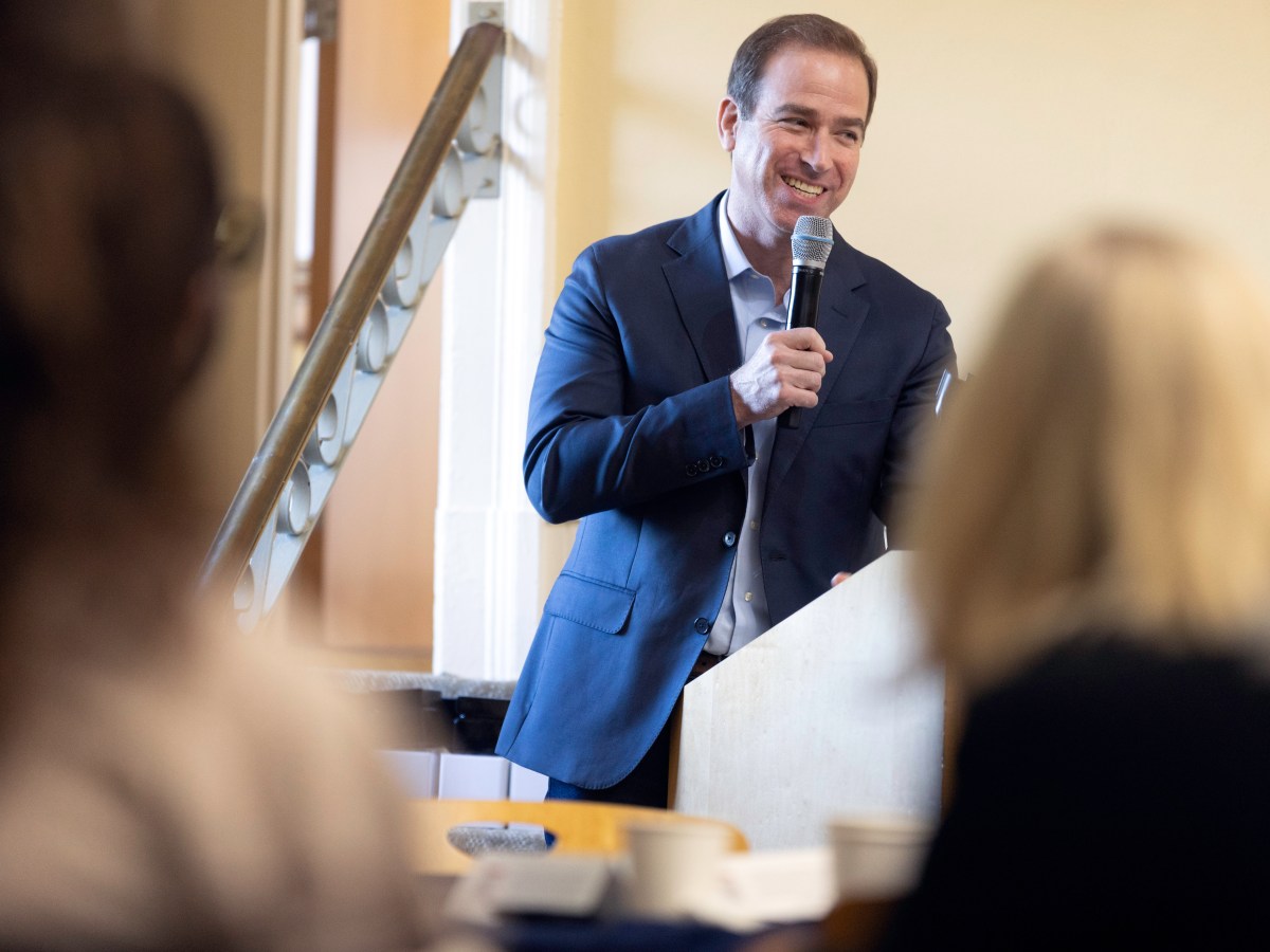 Veterans group gives Bronin a boost on airwaves ahead of primary