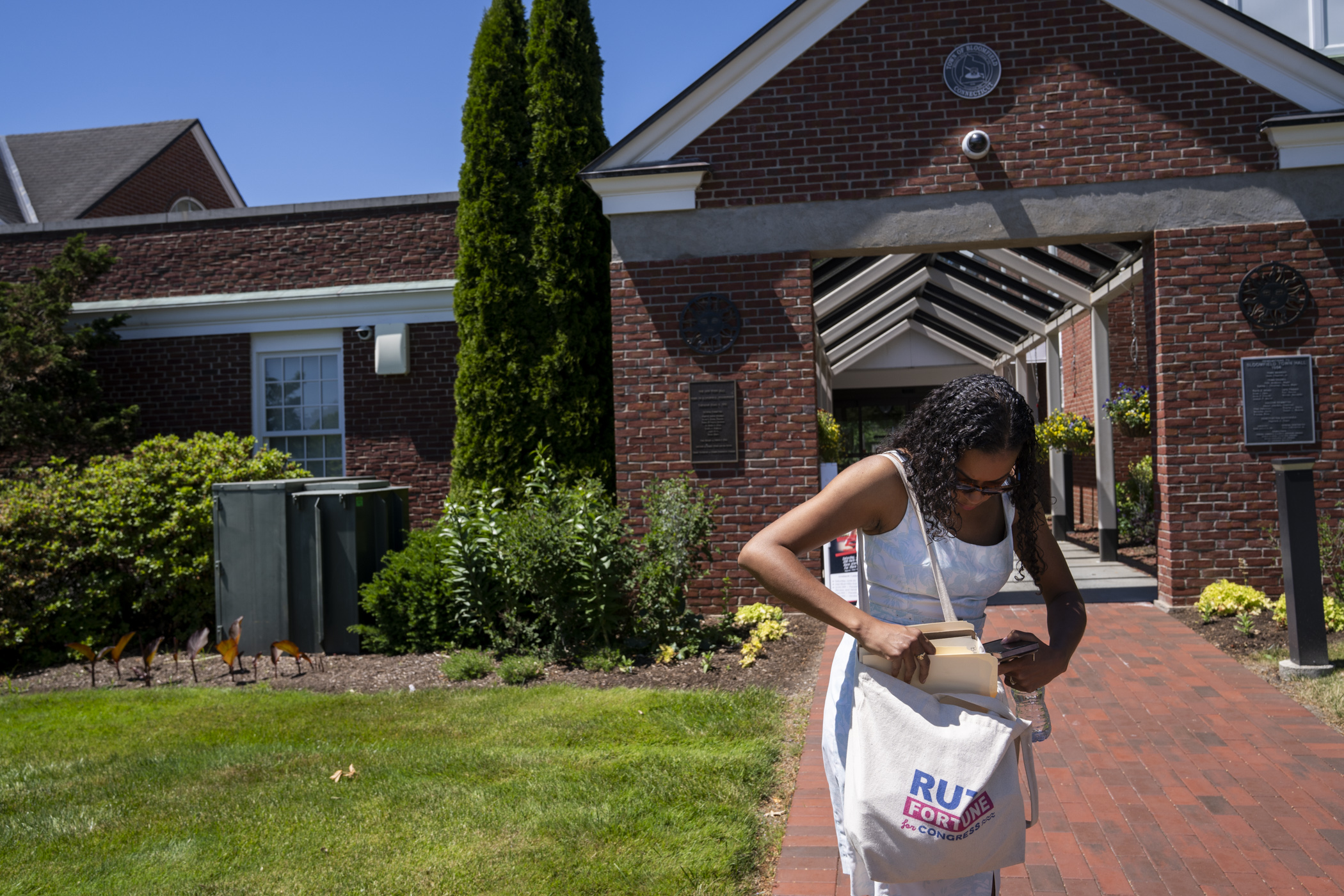 Ruth Fortune’s hopes for congressional primary ride in a tote bag