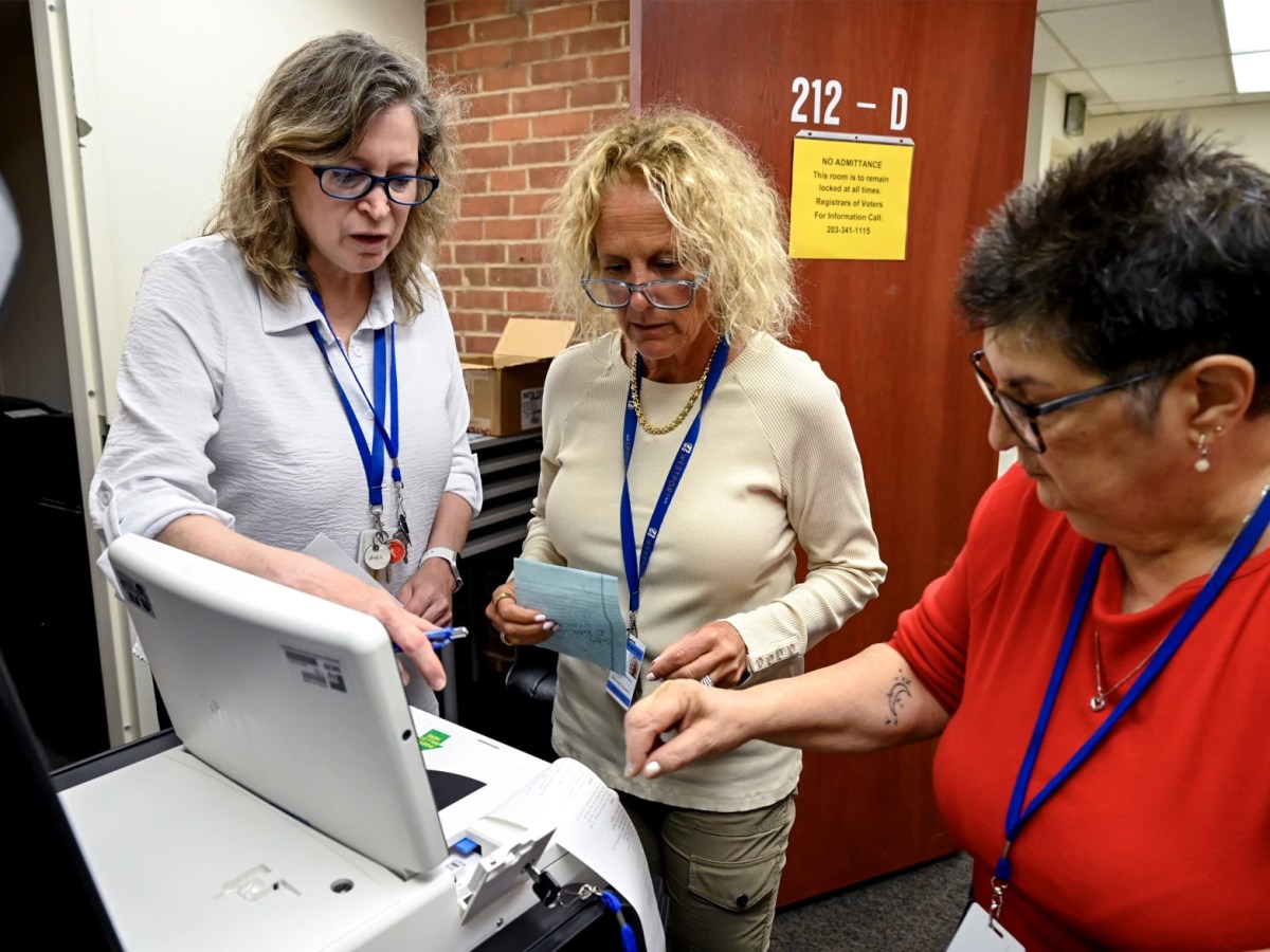 Westport registrars demonstrate voting machines as federal pressures mount