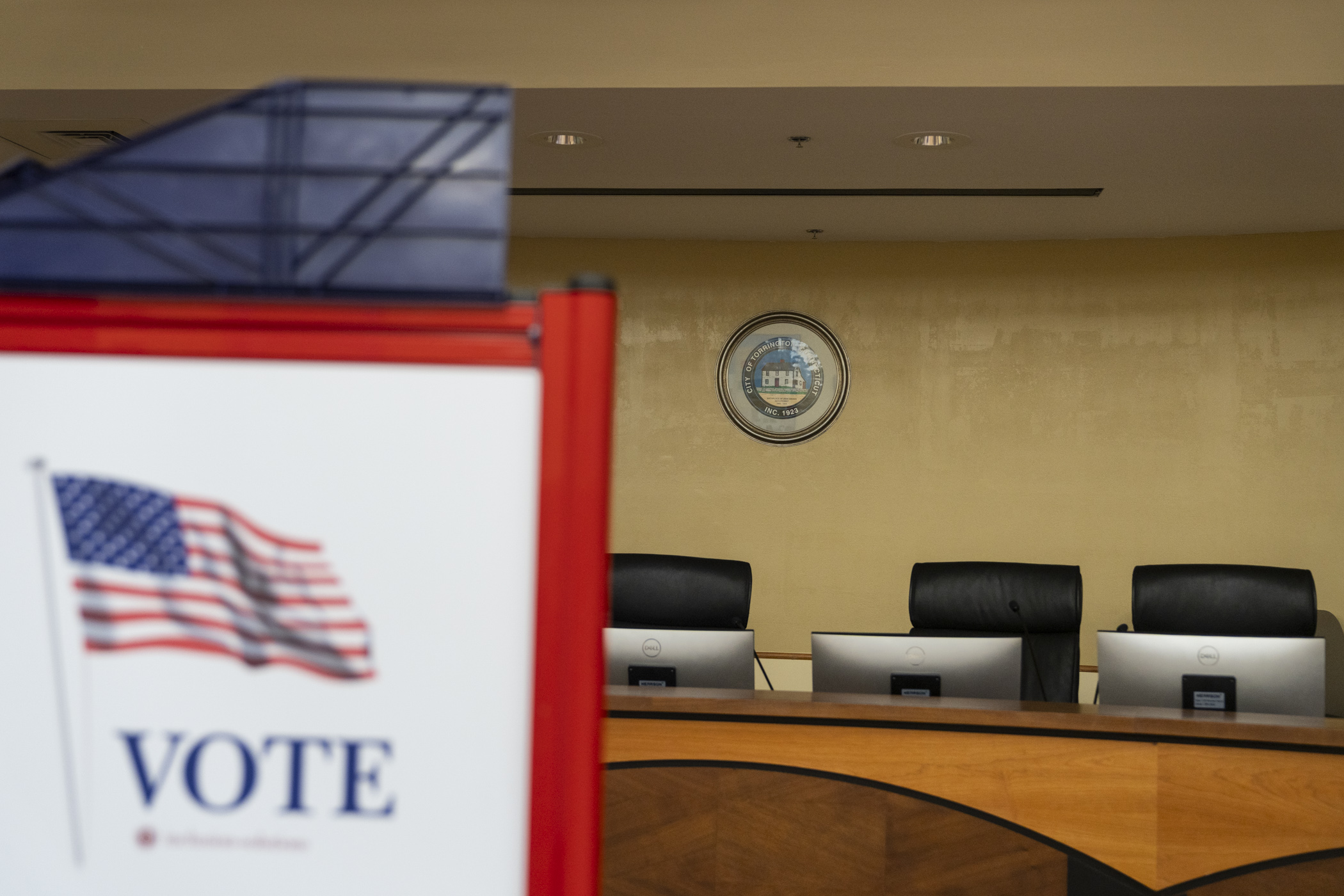 Which CT towns had the highest voter turnout for the primaries?