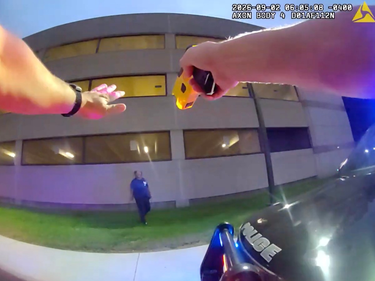 Quickly closed window shields CT Capitol cop from knife attack