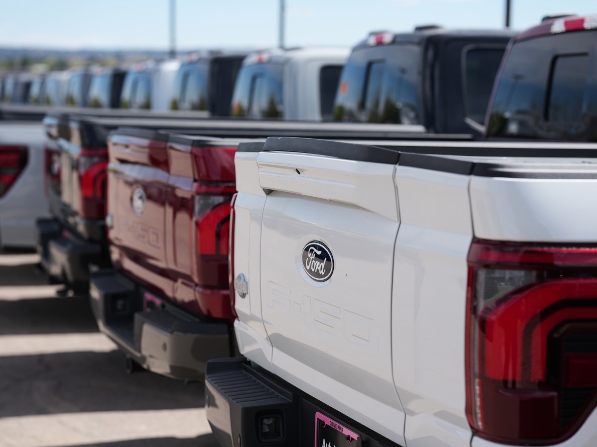 Trump administration lowers fuel economy standards